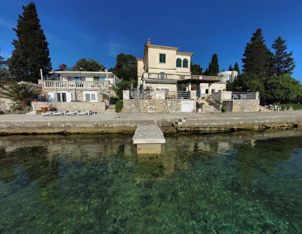 Korcula Seafront Apartments With Private Beach 外观 照片